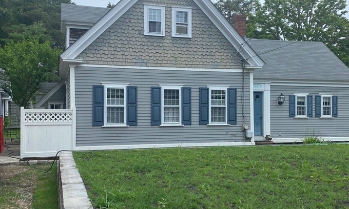 West Harwich House | West Harwich- Cozy Cape House walking distance to Dennis Port & Bell's Neck path