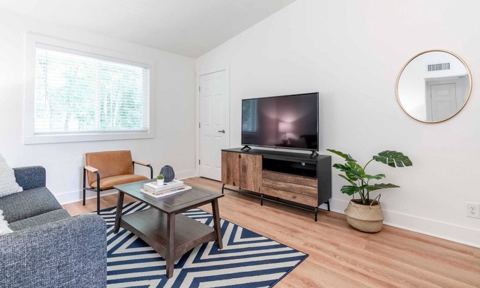 Lindridge-Martin Manor Apartment | West Home|Charming and Cozy 2-bed Apt in Buckhead