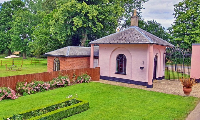 Hethel House | West Lodge - One Bedroom House, Sleeps 2