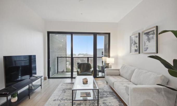 Home Park Apartment | West Midtown Penthouse 2 bdrm