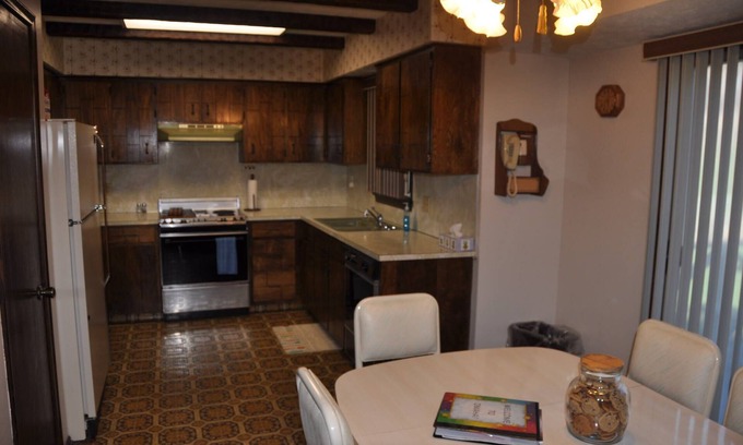 North Central Omaha House | West "O"Gem-Great Location -20 min to almost everywhere, close to i-680