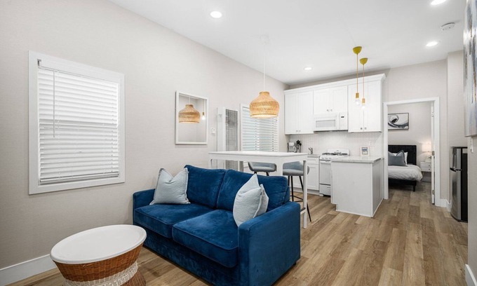 Balboa Peninsula Apartment | West Oceanfront Oasis 4
