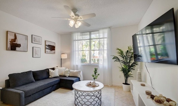 Downtown West Palm Beach Condo | West Palm Beach Condo Apartment at City Place/Courtyards