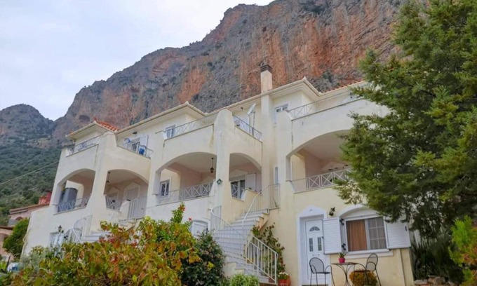 Livadi Apartment | West Red Rock and View Leonidio maisonette studio