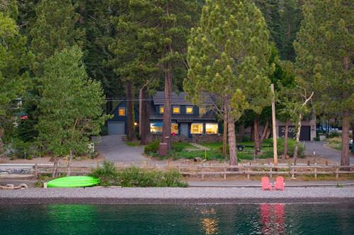 Tahoe City House | West Shore Lake House by AvantStay Ski Cabin w Backyard Sledding Hill