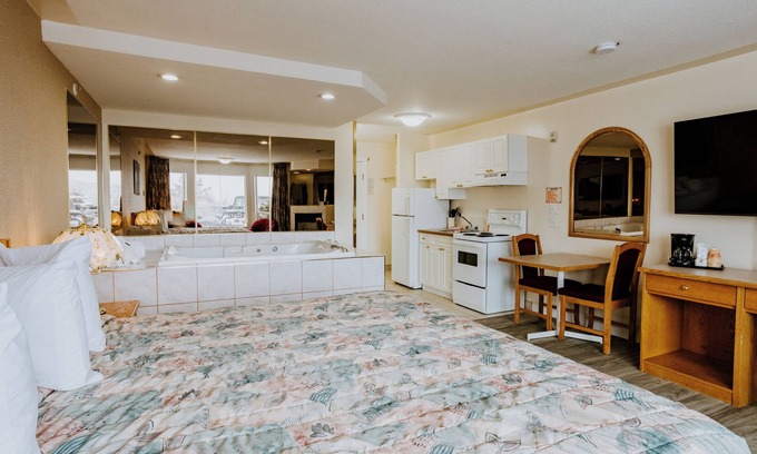 Red Deer Hotel | Western Budget Motel Plus Mosaic Suites