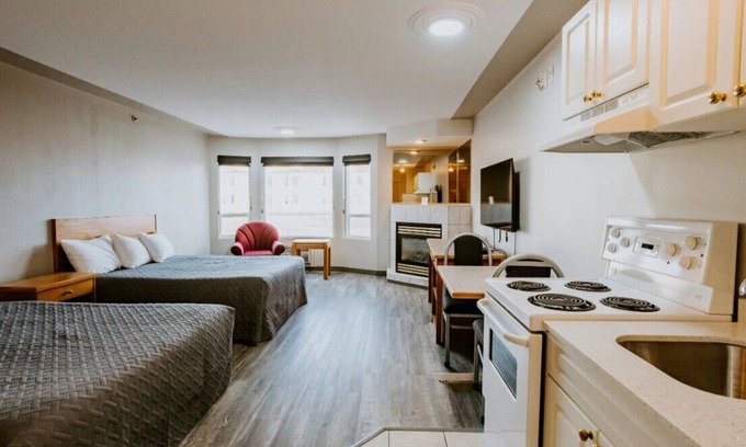 Grande Prairie Hotel | Western Budget Plus Grande Prairie 1