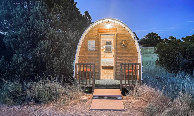 Monticello Cabin | Western Wagon, Linens, Hot Showers, Stunning Views