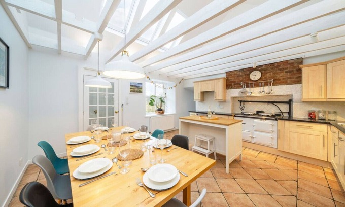 Huntly House | Westerpark Countryside Cottage