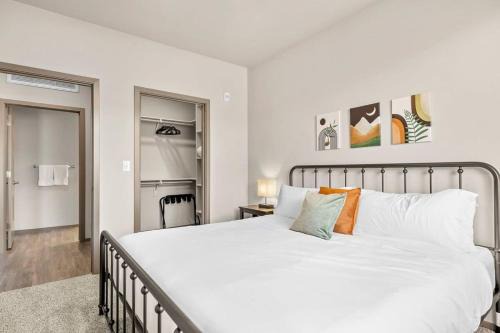 Glendale Sports and Entertainment District Apartment | Westgate CozySuites by stadium with pool #13