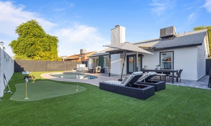 Glendale House | Westgate Pool & Stadium Stay