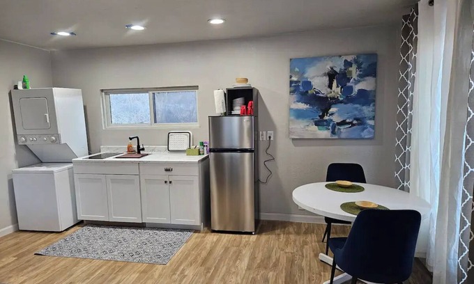 Colorado Springs Cottage | Westside retreat conveniently located