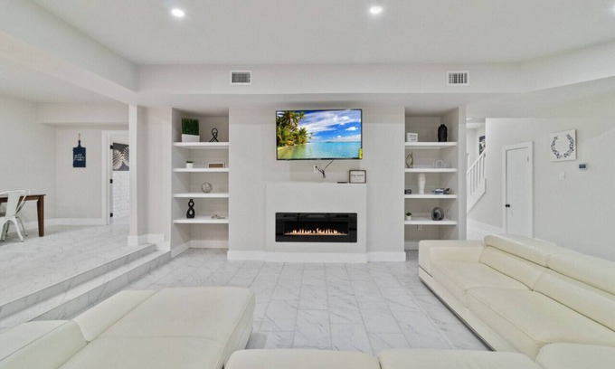 Whispering Oaks House | WeWelcome You to our 7 Bedroom 4 Bathroom Home