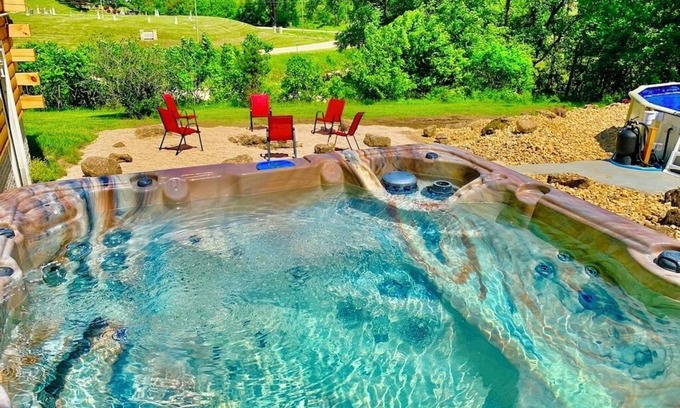 Harpers Ferry Cabin | Wexford Hollow. 6 Bedroom Cabin w/Pool & Hot Tub