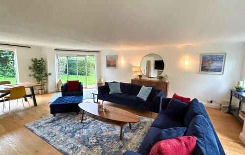 Weybridge House | Weybridge Stunning Five Bedroom House With Garden