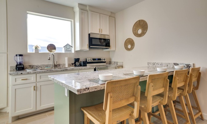 Brownsville House | WFH-Friendly Brownsville Home w/Private Patio
