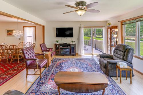 Columbiana Apartment | WFH-Friendly Columbiana Vacation Rental with Deck!