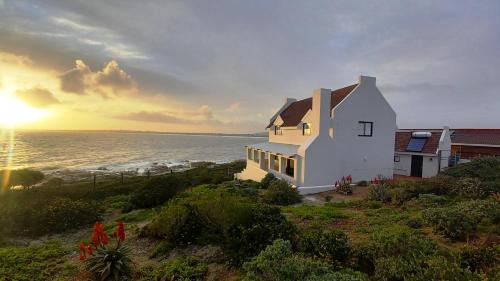 Britannia Bay House | Whale Watch Cottage