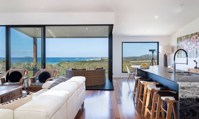 Woolgoolga House | Whale Watch Headland