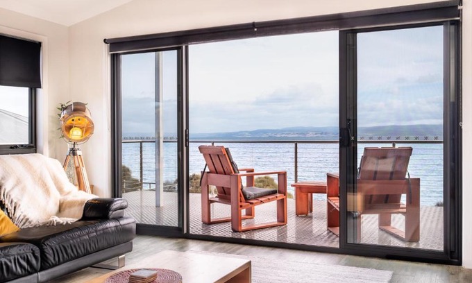 Coles Bay Apartment | Whale Watcher 1