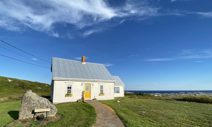 Peggy's Cove House | Whalesback Cottage, on the ocean with access to Peggys Cove Preservation Area