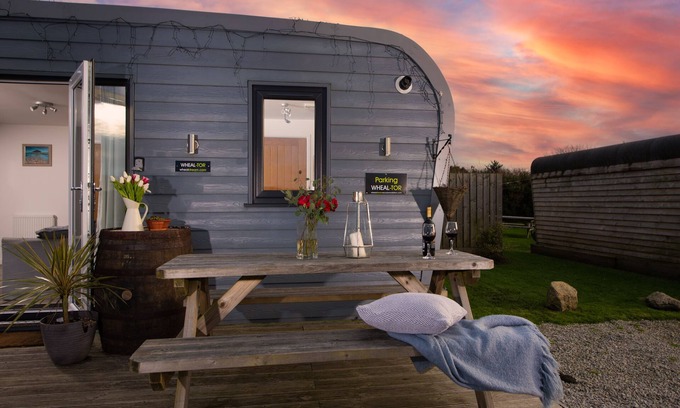 Helford Passage Cottage | WHEAL TOR LODGE, pet friendly, with a garden in Helston