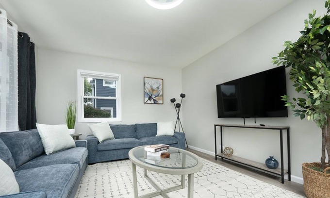 Wheaton House | Wheaton’s Best Getaway
