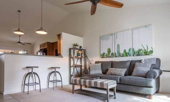 Paradise Valley Village House | Wheelchair-Accessible | Pet Friendly/Huge Yard. North