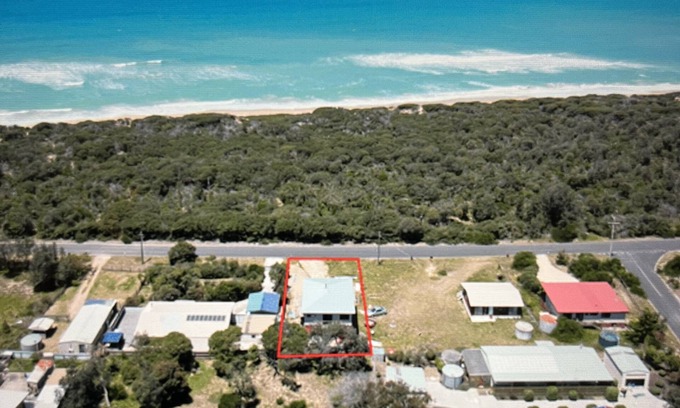 Paradise Beach House | Wheeler’s Paradise. 4 Bedrooms, 2 Baths n 4-5 car park