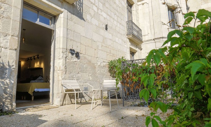 Candes-Saint-Martin House | When heritage, art and well-being meet