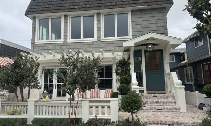 Balboa Island House | Where Coastal Luxury Meets Lasting Memories, steps from South Bayfront