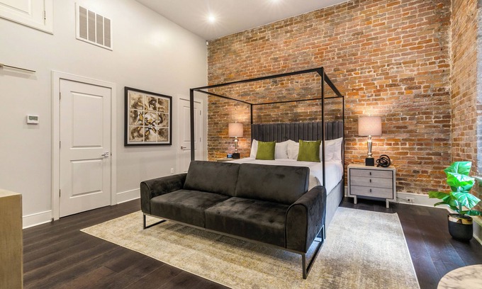 French Quarter Apartment | WHERE GLAM MEETS COZY! THE PERFECT PLACE FOR A DOWNTOWN GETAWAY! | The Sazerac