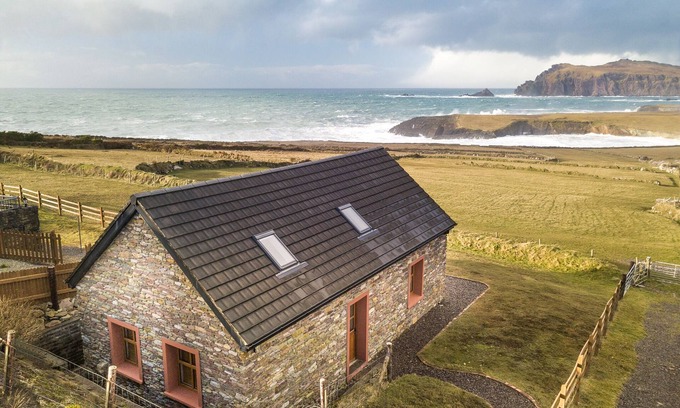 Dunquin Cottage | 'WHERE HEAVEN TOUCHES EARTH' A VIEW LIKE NO OTHER.
