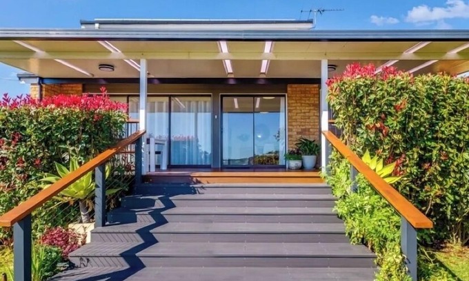 Safety Beach House | WHERE THE BEACH MEETS THE BUSH