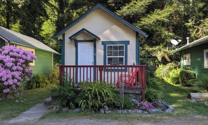 Klamath Cabin | Where the Klamath River Meets the Pacific Ocean in the Heart of the Redwoods