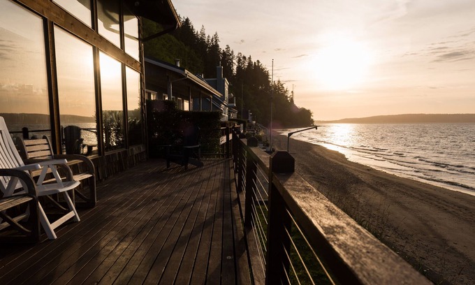 Langley House | Whidbey Island "Buddy's Beach House" - Amazing location on the beach