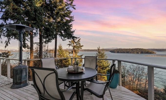 Oak Harbor House | Whidbey Island getaway