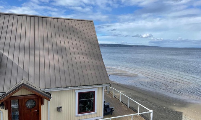 Langley House | WhidbeyBeachHouse, an Oceanfront Getaway on a Private Beach