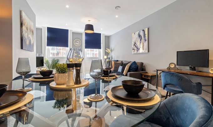 Worcester Apartment | WhiskAwayStays - Victoria House -Apartment 3