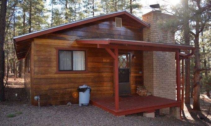 Pinetop-Lakeside Cabin | Whispering Pines - Cabin 15 (2 Bedroom)
