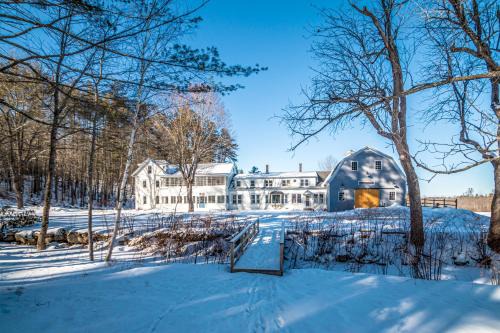 Buckfield House | Whispering Waters Farmhouse and Wedding Barn
