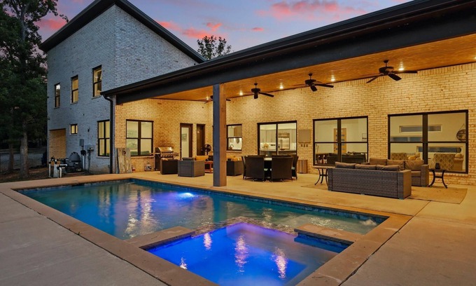 Malakoff House | Whispering Waters: Lake Front- Pool & Hot Tub