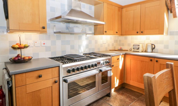 Totnes Cottage | WHISTLEY BARN, pet friendly, character holiday cottage in Blackawton