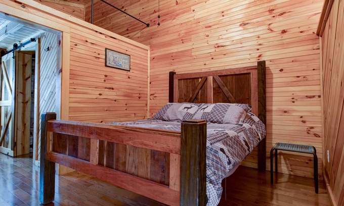 Pine Ridge House | Whistling Wind Cabin Unit 3 in RRG