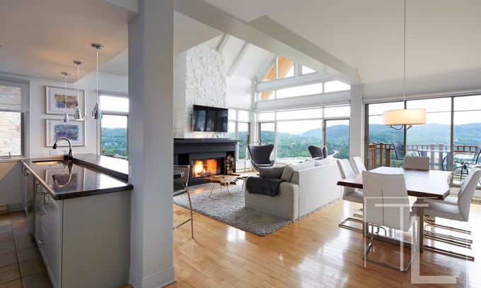 Mont-Tremblant Pedestrian Village Condo | White Altitude | Ski in Ski out | Amazing view/Tremblant Living