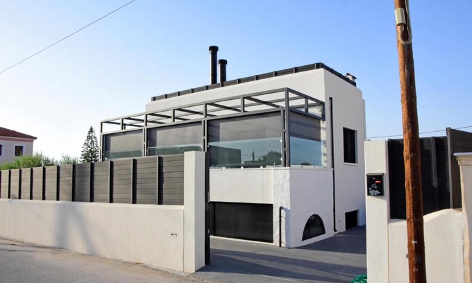 Ayioi Asomatoi House | White and Black Aegina