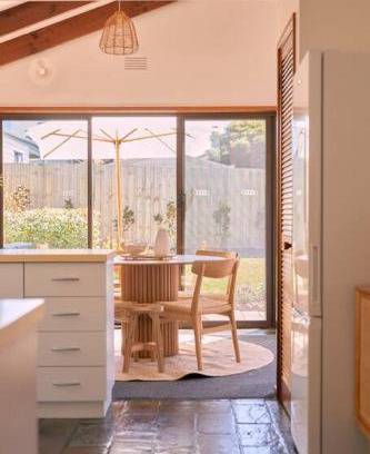 Torquay House | White Beach Nest walk to the beach