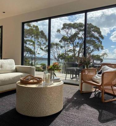 White Beach House | White Beach Retreat - Luxurious Water Views