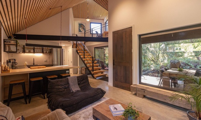 Tofino Cabin | White Bear Cottage-Chesterman, OD shower, Surf, BBQ