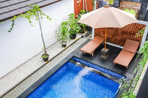 Peliatan House | White Blue House 1 - Pvt Room, Shared Pool&Kitchen